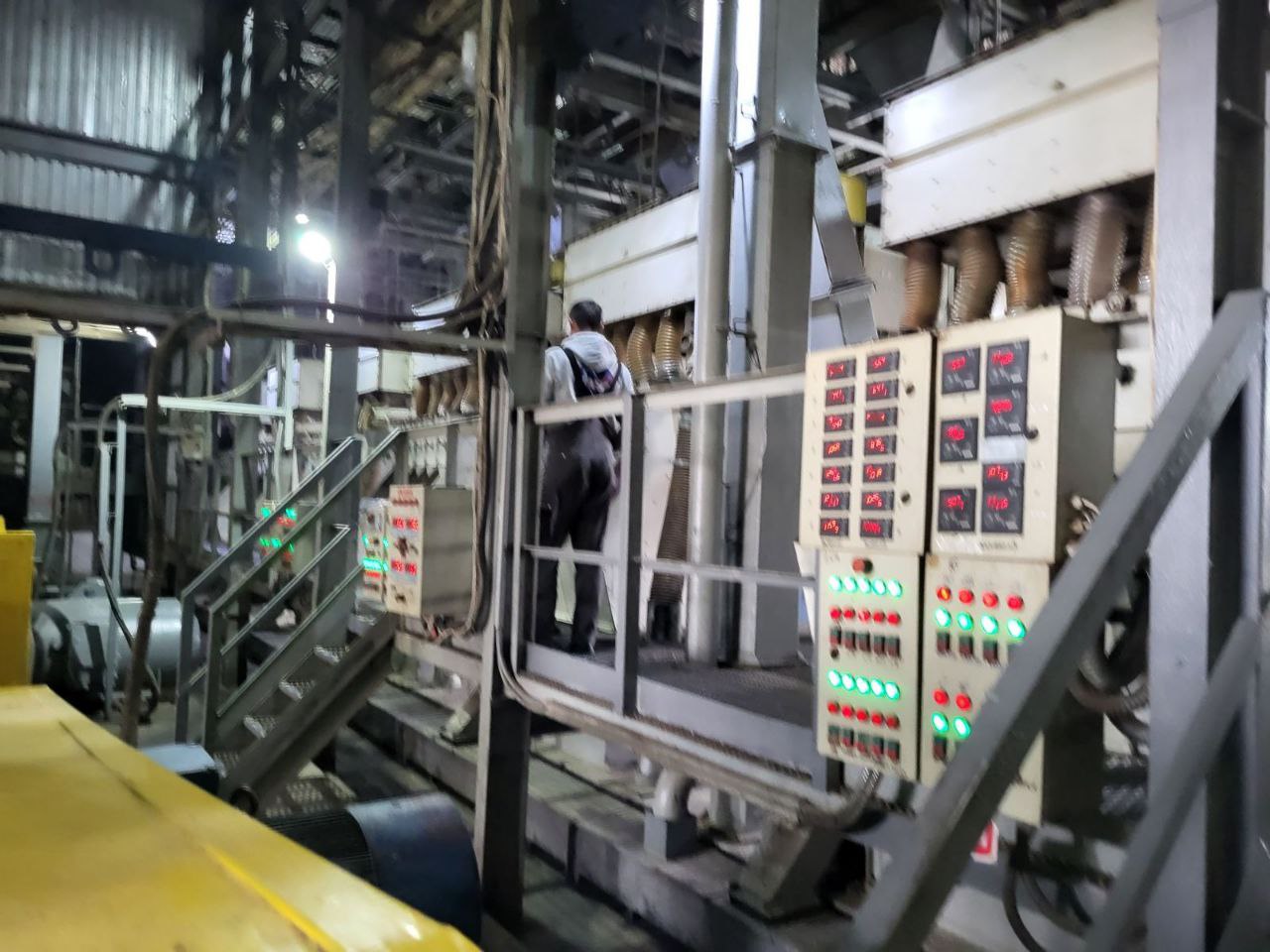 Two methods of producing vegetable oil