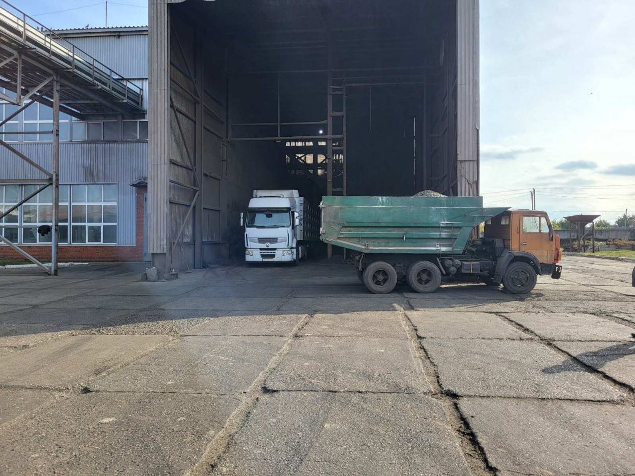 Two methods of producing vegetable oil