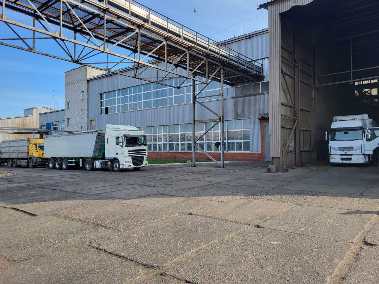 Two methods of producing vegetable oil